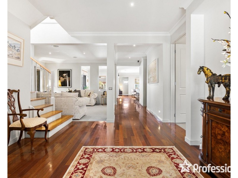 15 Valley Park Drive, Mooroolbark VIC 3138