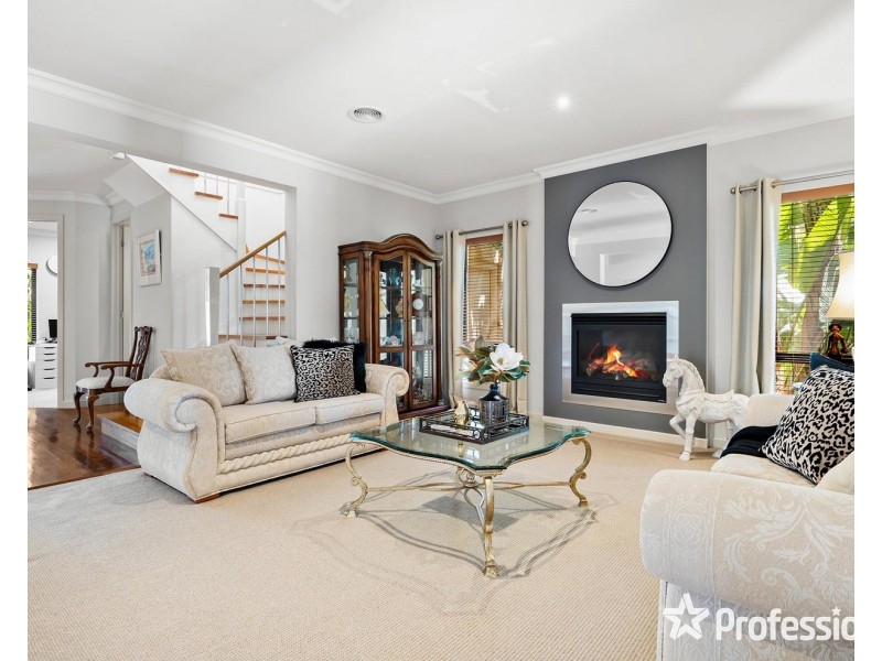 15 Valley Park Drive, Mooroolbark VIC 3138
