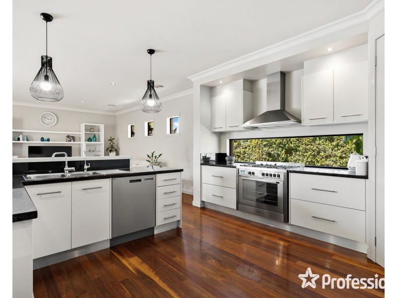 15 Valley Park Drive, Mooroolbark VIC 3138