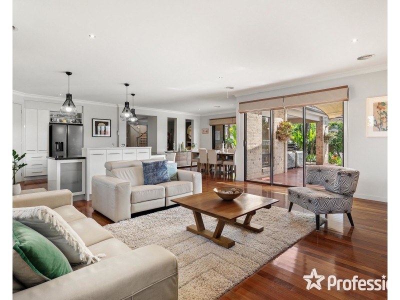 15 Valley Park Drive, Mooroolbark VIC 3138