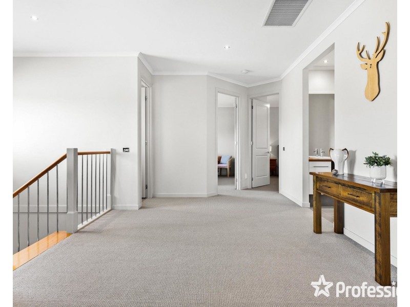 15 Valley Park Drive, Mooroolbark VIC 3138