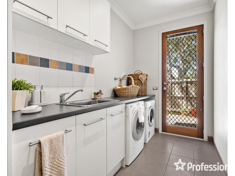 15 Valley Park Drive, Mooroolbark VIC 3138