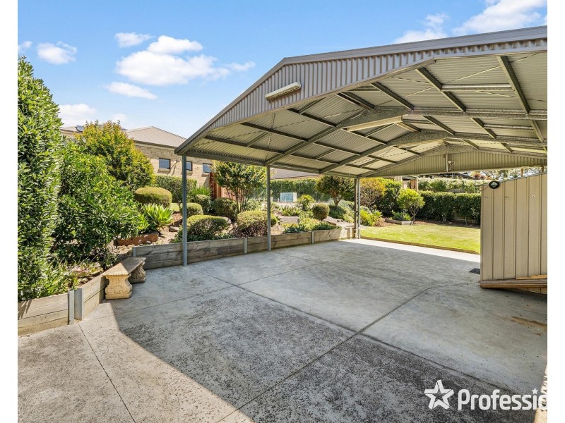 15 Valley Park Drive, Mooroolbark VIC 3138