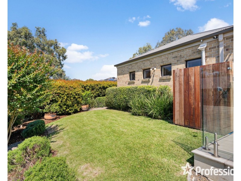 15 Valley Park Drive, Mooroolbark VIC 3138