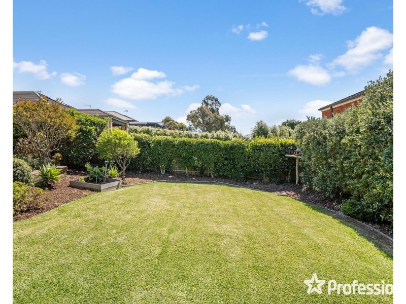 15 Valley Park Drive, Mooroolbark VIC 3138