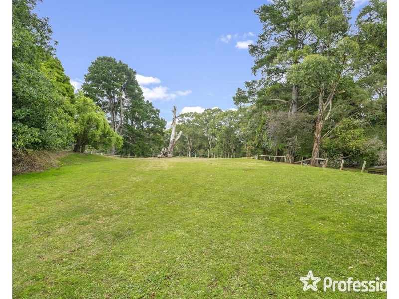 90 Lewis Road, Silvan VIC 3795