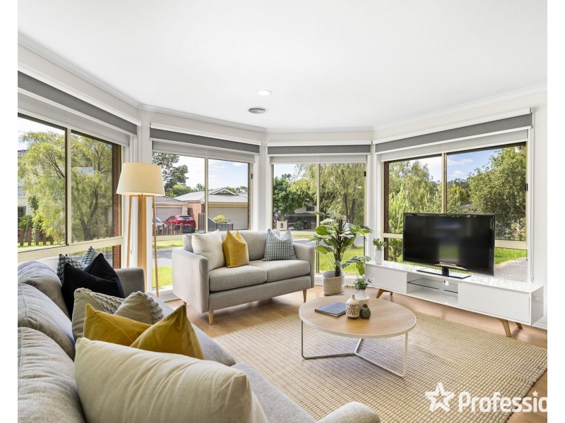 25 Charlwood Drive, Mooroolbark VIC 3138