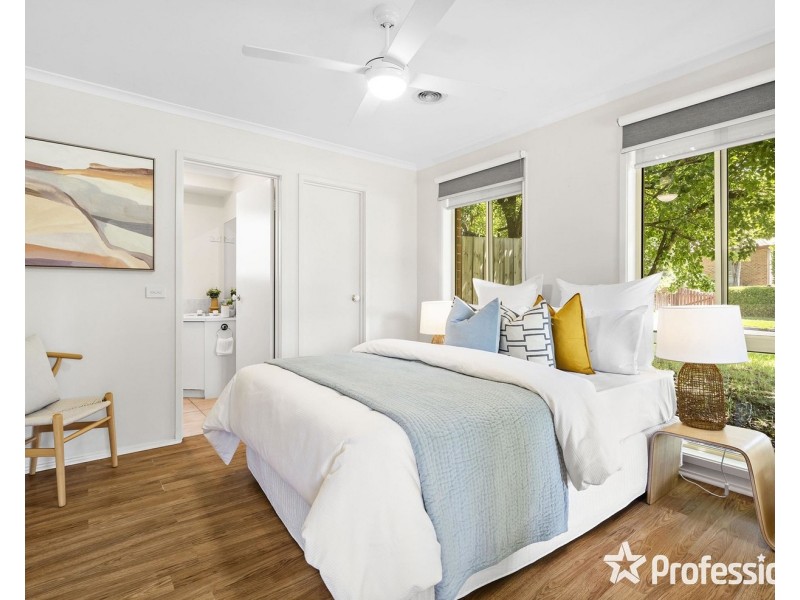25 Charlwood Drive, Mooroolbark VIC 3138