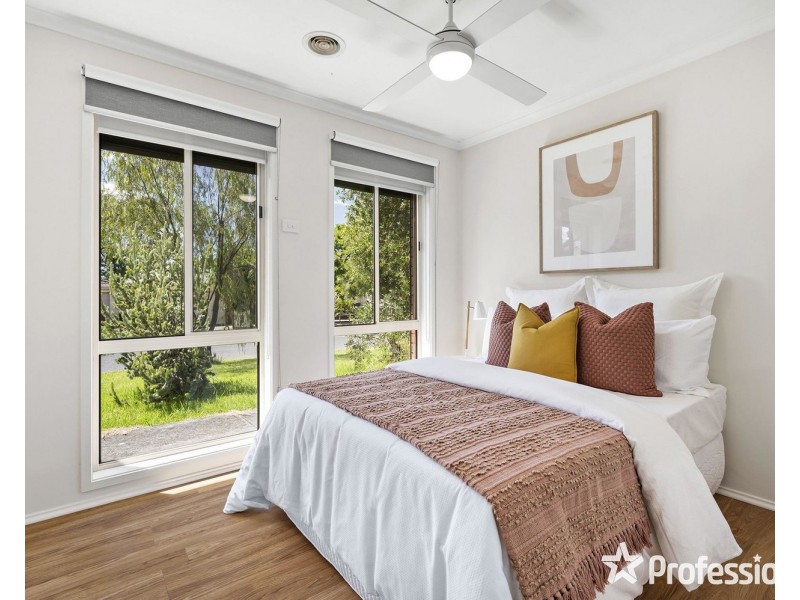 25 Charlwood Drive, Mooroolbark VIC 3138