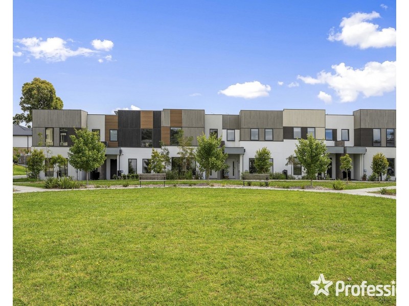 8 Bower Walk, Chirnside Park VIC 3116