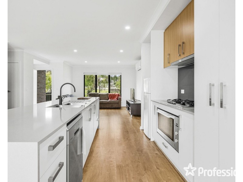 8 Bower Walk, Chirnside Park VIC 3116