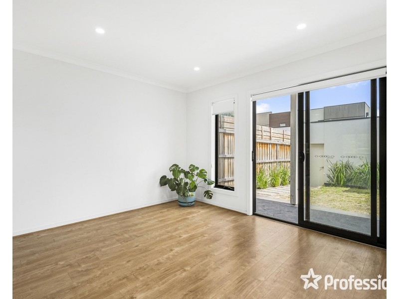 8 Bower Walk, Chirnside Park VIC 3116