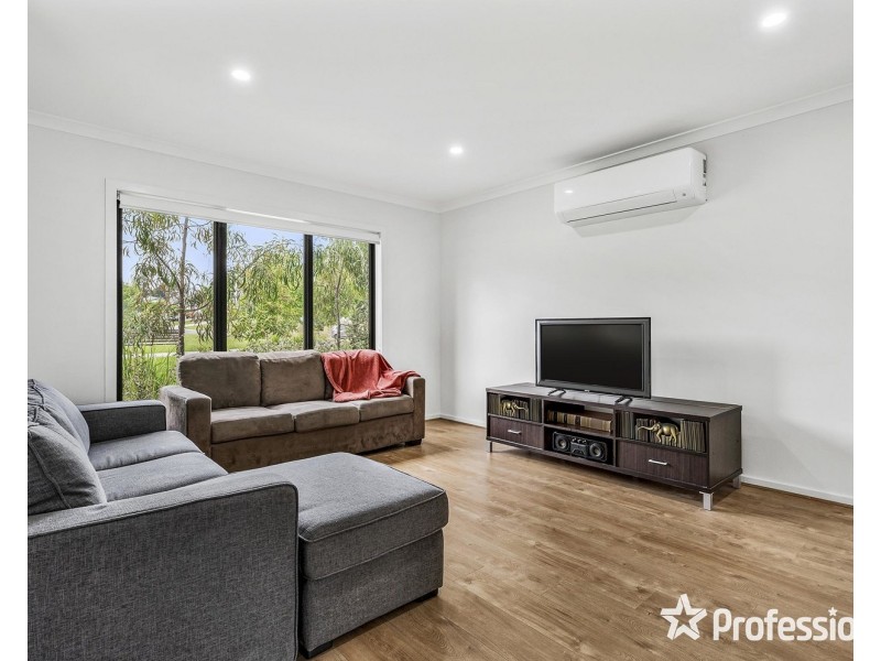 8 Bower Walk, Chirnside Park VIC 3116