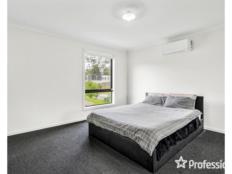 8 Bower Walk, Chirnside Park VIC 3116