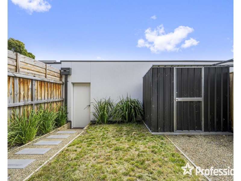 8 Bower Walk, Chirnside Park VIC 3116