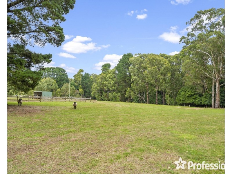 90 Lewis Road, Silvan VIC 3795