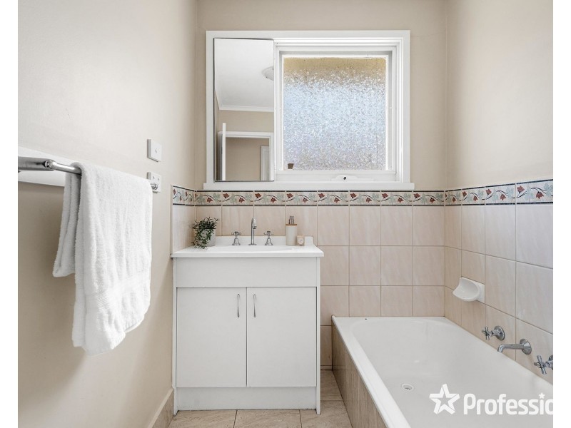 59 Pembroke Road, Mooroolbark VIC 3138