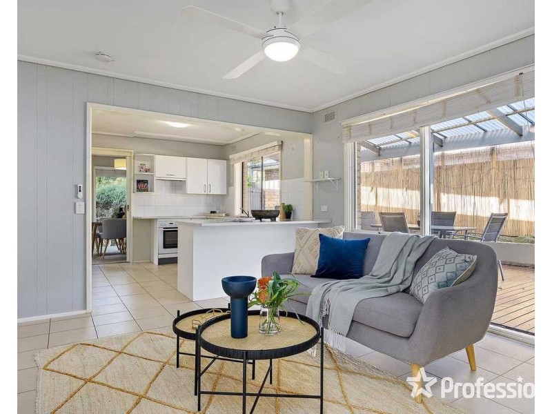 67 Diane Crescent, Croydon VIC 3136