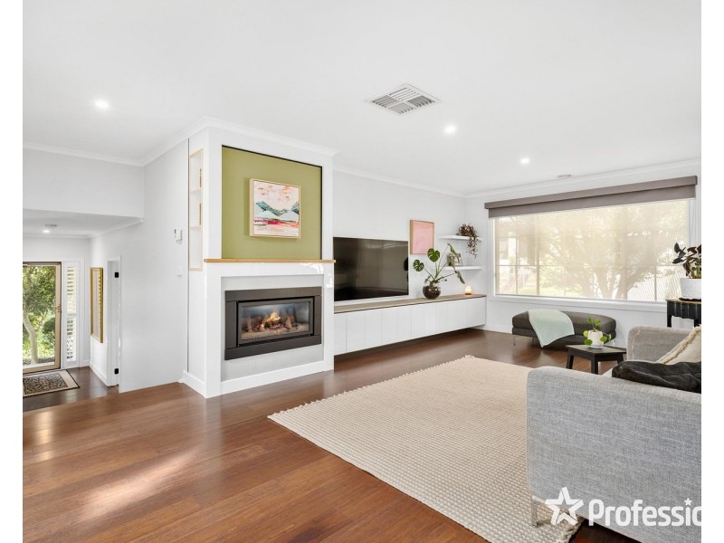 3 Joel Place, Mooroolbark VIC 3138