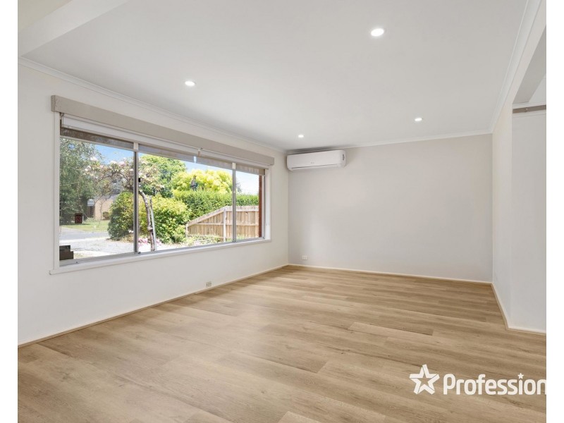 43 Hillview Drive, Kilsyth VIC 3137