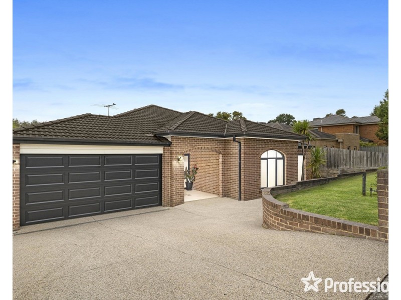 27 Freshfield Avenue, Mooroolbark VIC 3138