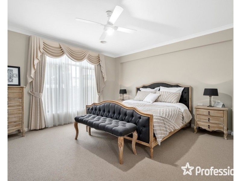 27 Freshfield Avenue, Mooroolbark VIC 3138