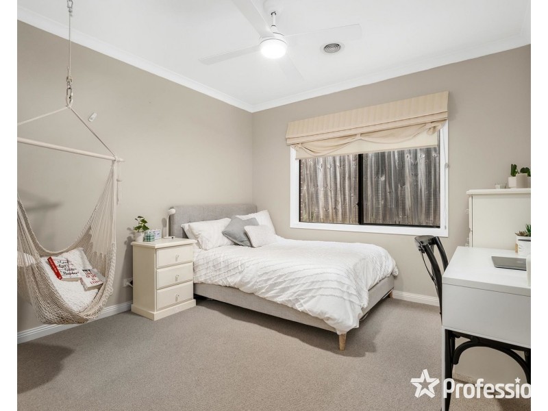 27 Freshfield Avenue, Mooroolbark VIC 3138