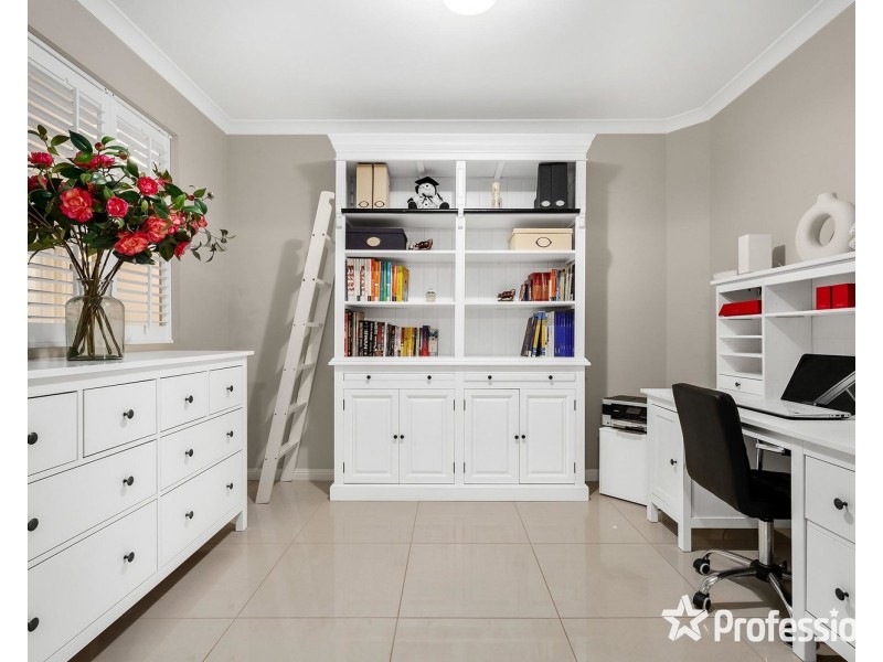 27 Freshfield Avenue, Mooroolbark VIC 3138