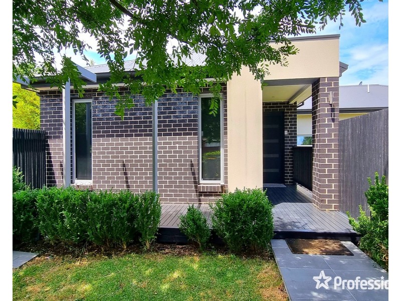 1 Acorn Grove, Mooroolbark VIC 3138