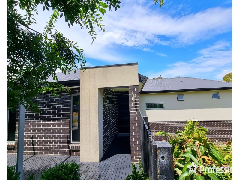 1 Acorn Grove, Mooroolbark VIC 3138