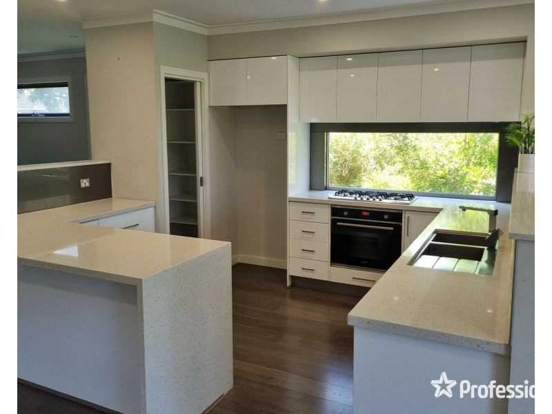 1 Acorn Grove, Mooroolbark VIC 3138
