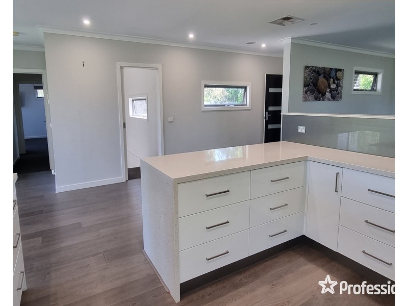1 Acorn Grove, Mooroolbark VIC 3138