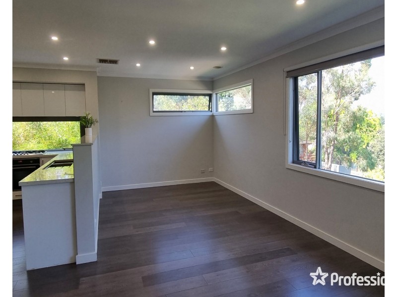 1 Acorn Grove, Mooroolbark VIC 3138
