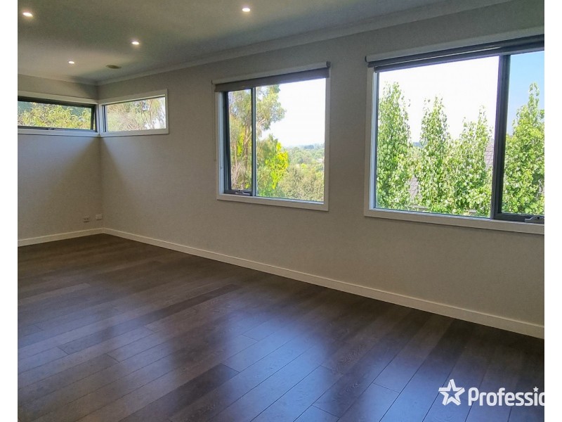 1 Acorn Grove, Mooroolbark VIC 3138