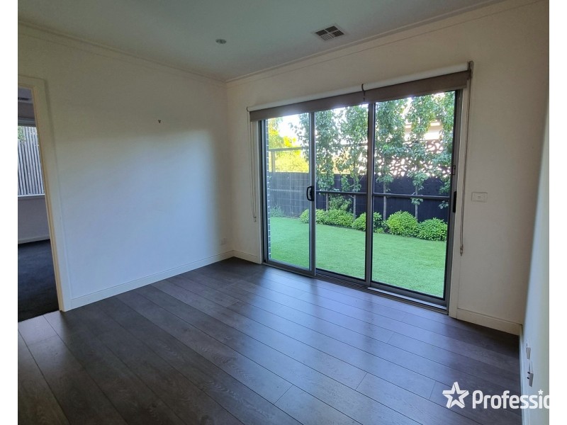 1 Acorn Grove, Mooroolbark VIC 3138