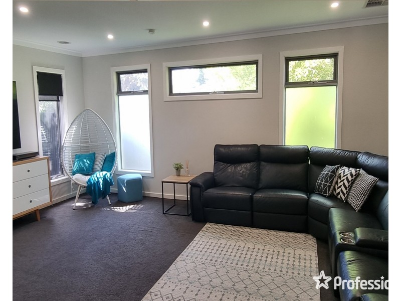 1 Acorn Grove, Mooroolbark VIC 3138