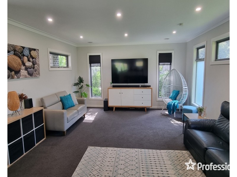 1 Acorn Grove, Mooroolbark VIC 3138