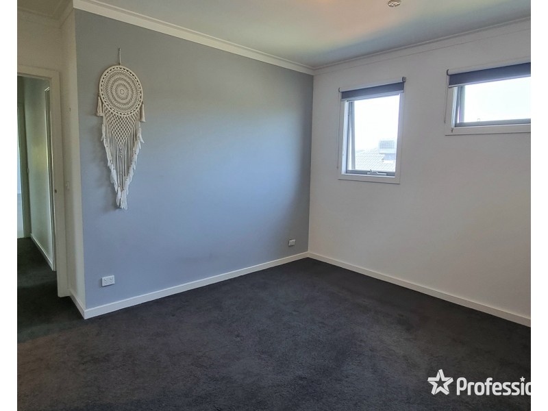1 Acorn Grove, Mooroolbark VIC 3138