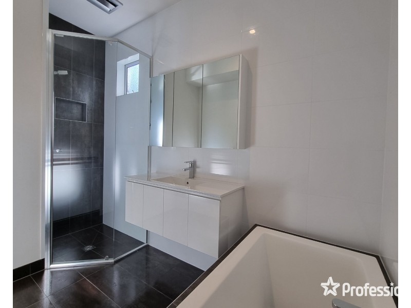 1 Acorn Grove, Mooroolbark VIC 3138