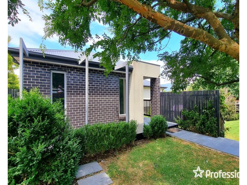 1 Acorn Grove, Mooroolbark VIC 3138