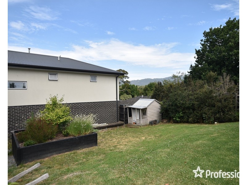 1 Acorn Grove, Mooroolbark VIC 3138