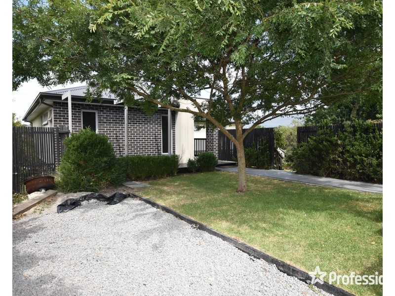 1 Acorn Grove, Mooroolbark VIC 3138