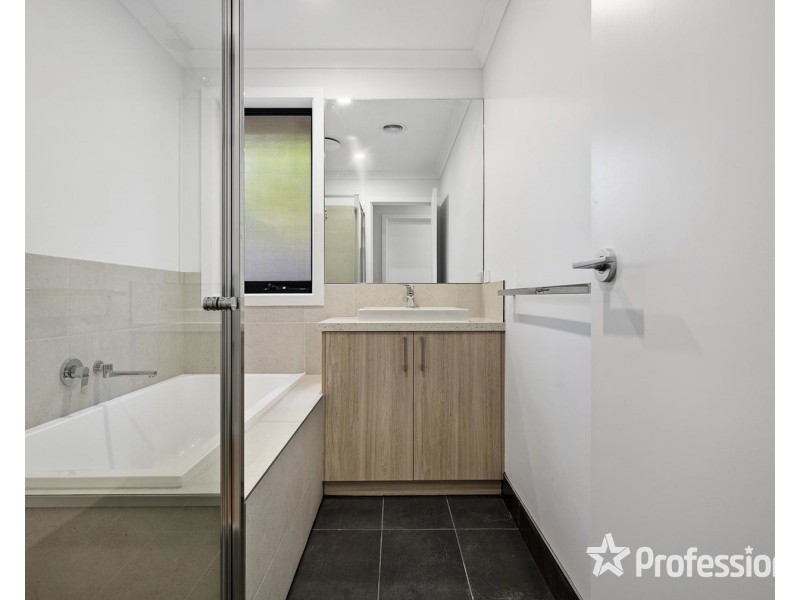 2/6 Dennis Court, Mooroolbark VIC 3138