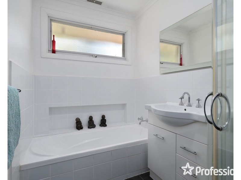 25 Ross Pincott Drive, Mooroolbark VIC 3138