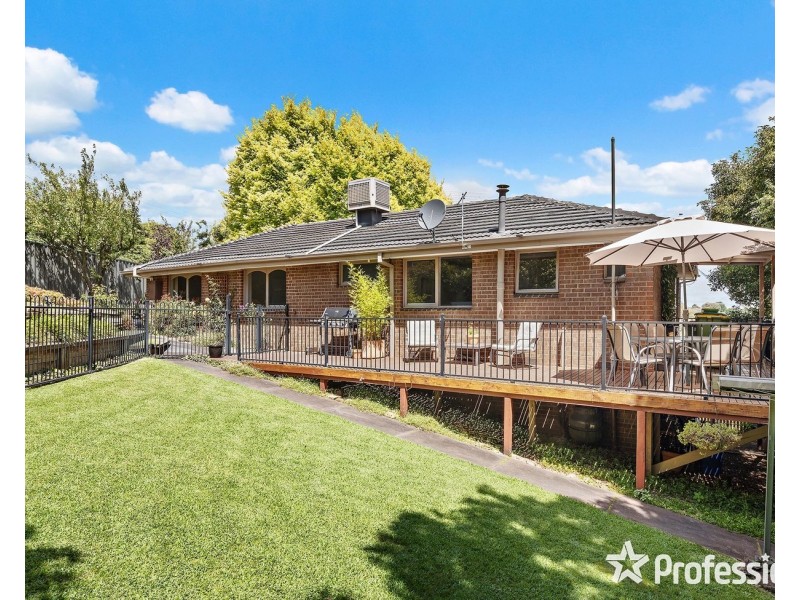 25 Ross Pincott Drive, Mooroolbark VIC 3138