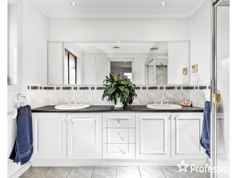 2 Benjamin Chase, Mooroolbark VIC 3138