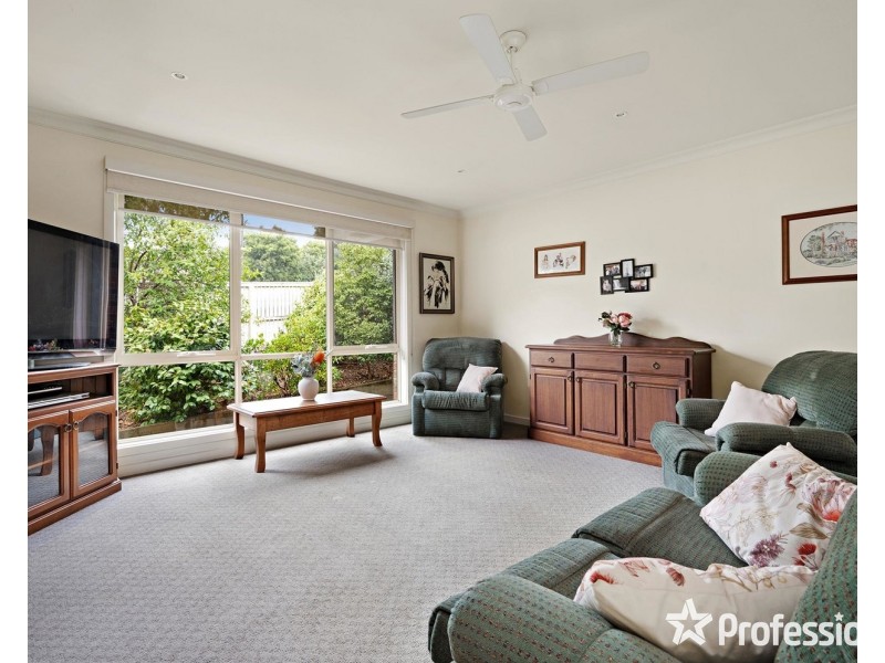 77 Manchester Road, Mooroolbark VIC 3138
