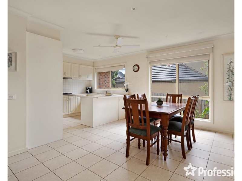 77 Manchester Road, Mooroolbark VIC 3138