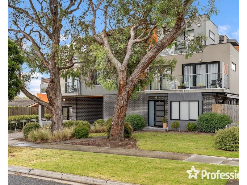 202/18 Myrtle Street, Bayswater VIC 3153