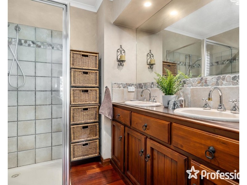 3 Meridian Court, Mooroolbark VIC 3138